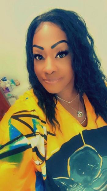 Robin, 44  female escort, Victoria